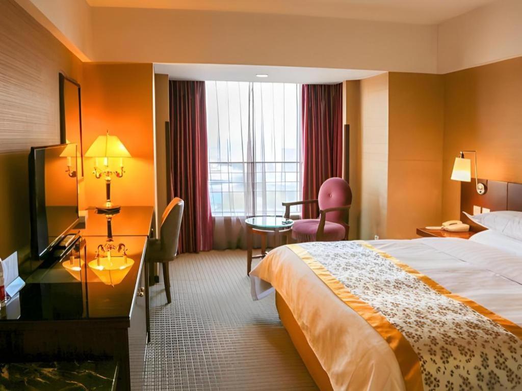 Dong Fang Hotel Пекін Екстер'єр фото