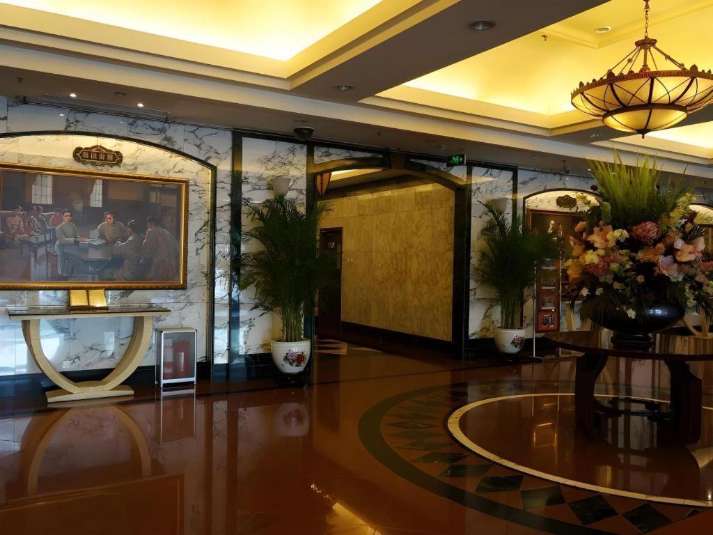 Dong Fang Hotel Пекін Екстер'єр фото