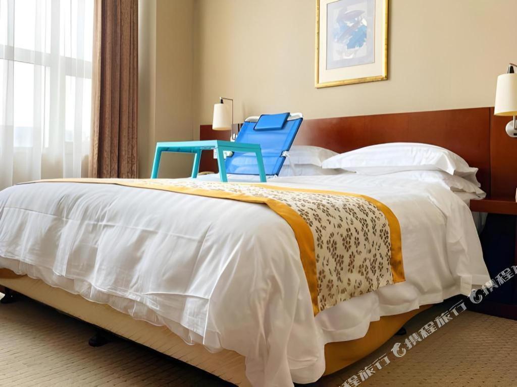 Dong Fang Hotel Пекін Екстер'єр фото