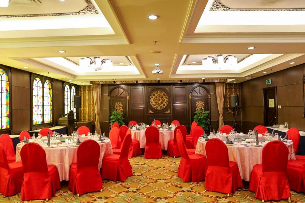 Dong Fang Hotel Пекін Екстер'єр фото
